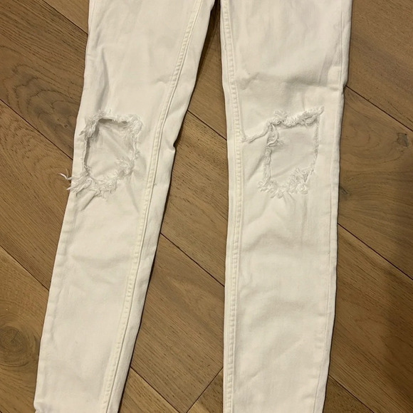 Free People Distressed White Jeans NWT Size 27 - Picture 3 of 6